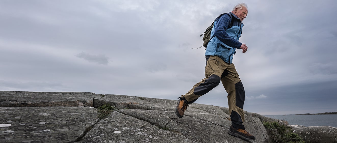 Article_Top_Banner_Jan_Bergstrom_LeapingOnTheRocks-min.jpg